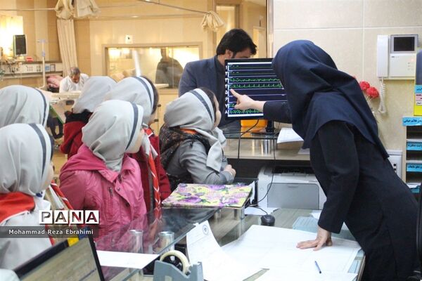 بازدید رئیس سازمان دانش آموزی و تعدادی از دانش آموزان پیشتاز از بیمارستان فرشچیان همدان