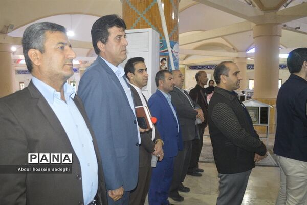 عطر افشانی و گل گزاری قبور مطهر شهدا در آستانه یادواره شهدای فرهنگی و دانش‌آموزی استان بوشهر