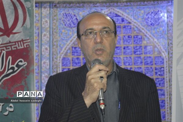عطر افشانی و گل گزاری قبور مطهر شهدا در آستانه یادواره شهدای فرهنگی و دانش‌آموزی استان بوشهر