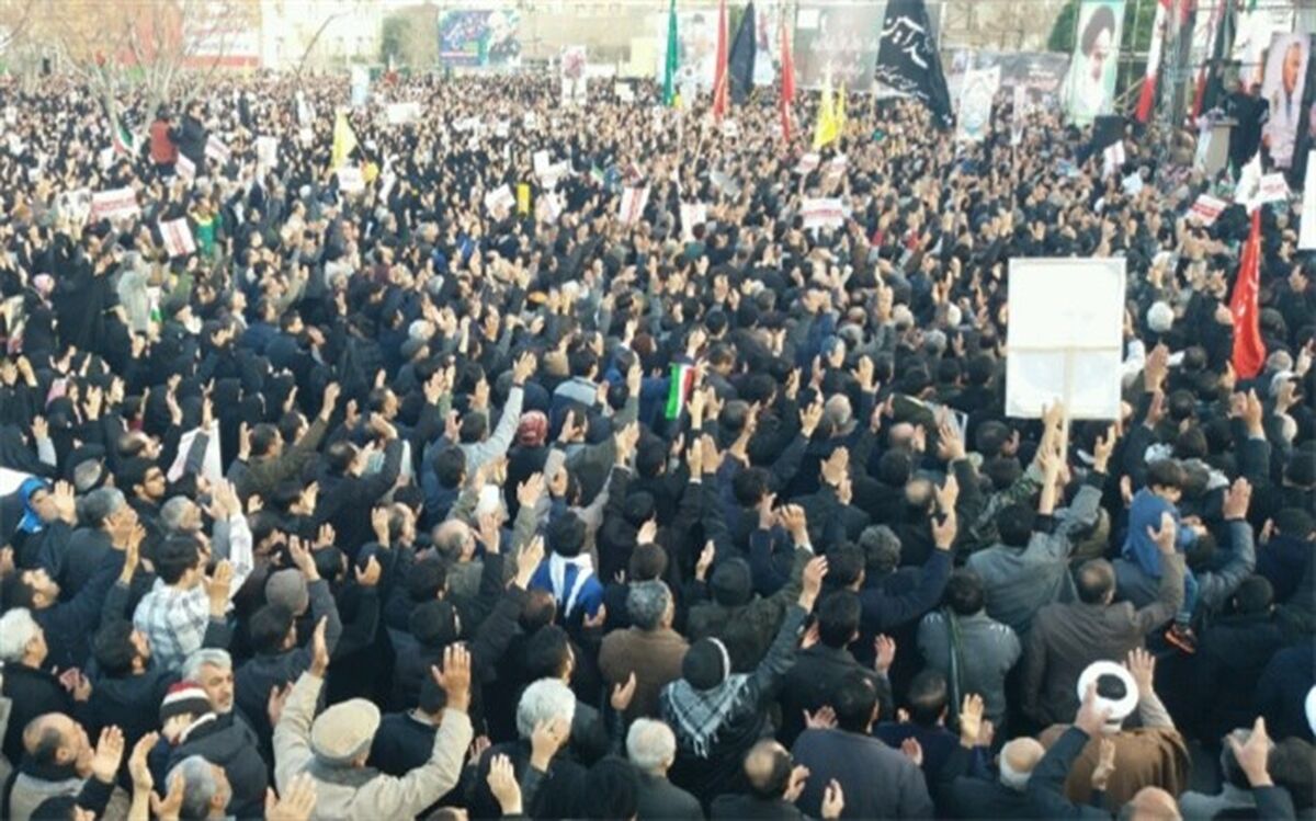 تجمع عزاداران و سوگواران شهادت سردار رشید اسلام، سپهبد حاج قاسم سلیمانی در  میدان جهاد کاشان
