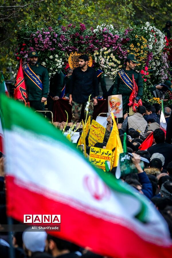 تشییع پیکر شهدای مقاومت در تهران