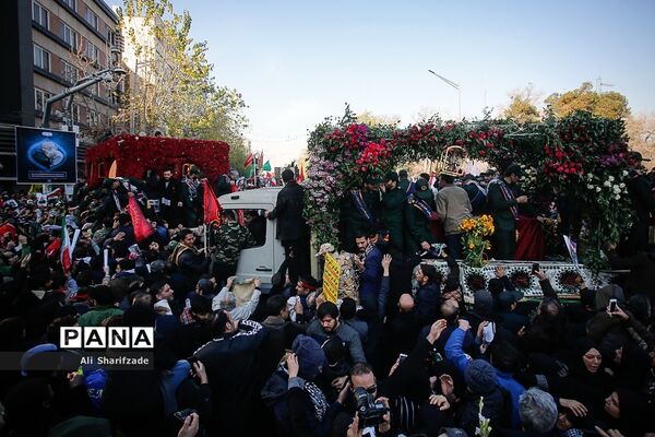 تشییع پیکر شهدای مقاومت در تهران