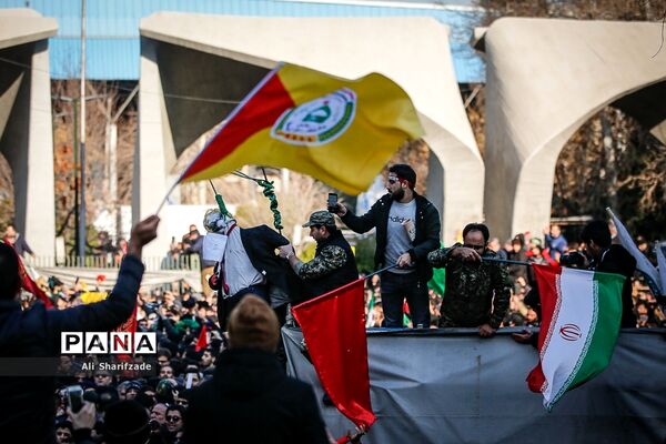 تشییع پیکر شهدای مقاومت در تهران
