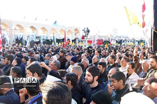 اجتماع بزرگ مردم و هیات‌های عزاداری یزد درسوگ شهید سلیمانی