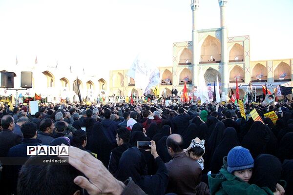 اجتماع بزرگ مردم و هیات‌های عزاداری یزد درسوگ شهید سلیمانی