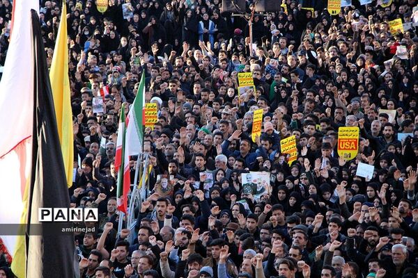 اجتماع بزرگ مردم و هیات‌های عزاداری یزد درسوگ شهید سلیمانی