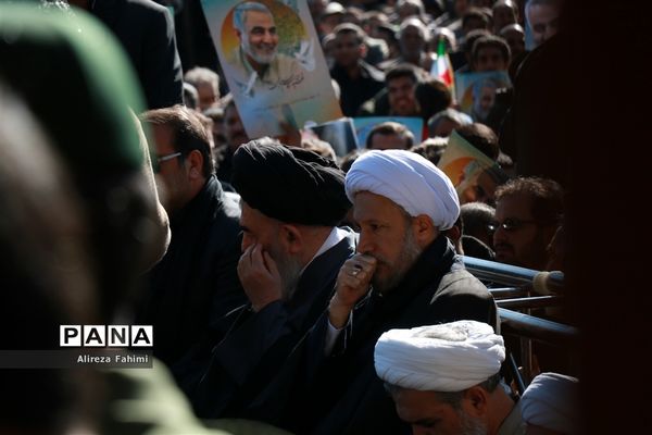 راهپیمایی عظیم مردم شیراز در پی شهادت سردار سپهبد قاسم سلیمانی