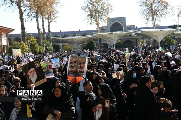 راهپیمایی عظیم مردم شیراز در پی شهادت سردار سپهبد قاسم سلیمانی