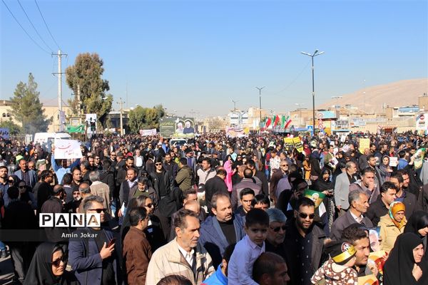 راهپیمایی مردم شیراز در مراسم بزرگداشت سردار شهید حاج قاسم سلیمانی