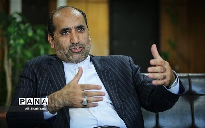 برنامه‌ریزی برای شناساندن سرباز فداکار وطن به دانش‌آموزان ایرانی خارج از کشور