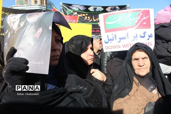 حضور پرشور مردم همدان در مراسم یادبود شهیدان سردار سلیمانی و ابومهدی المهندس