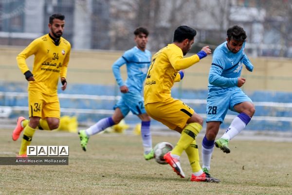 دیدار تیم های فوتبال نود ارومیه و علم و ادب تبریز