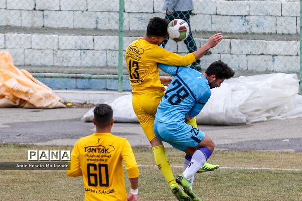 دیدار تیم های فوتبال نود ارومیه و علم و ادب تبریز