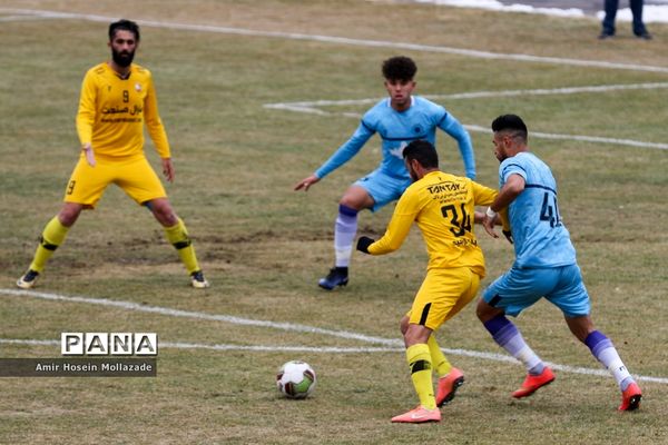 دیدار تیم های فوتبال نود ارومیه و علم و ادب تبریز
