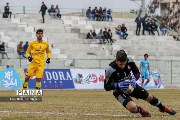 دیدار تیم های فوتبال نود ارومیه و علم و ادب تبریز