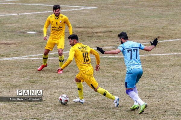 دیدار تیم های فوتبال نود ارومیه و علم و ادب تبریز