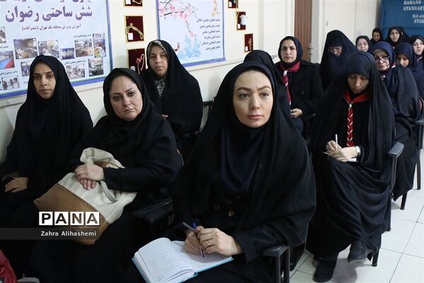 نشست هم اندیشی مدیران سازمان دانش آموزی مناطق نوزده گانه تهران