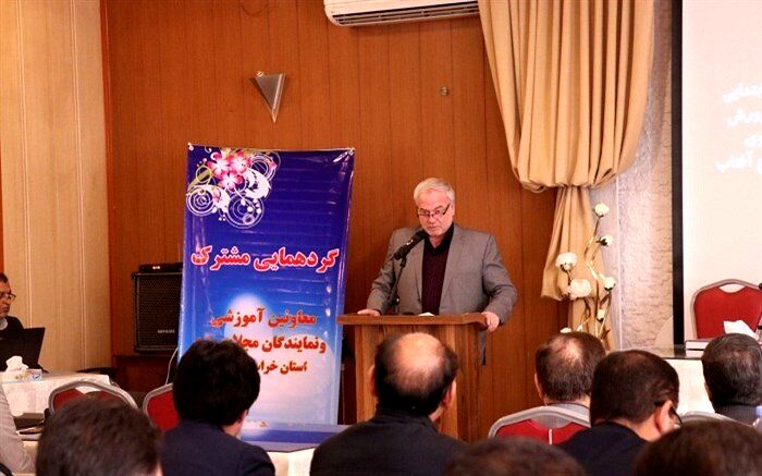مطالعات غیردرسی در ارتقاء سطح فکر و تکمیل گنجینه لغات دانش آموزان بسیار مهم است