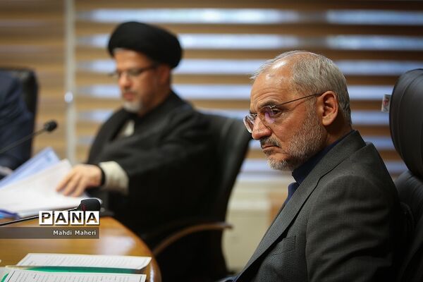 نشست وزیر آموزش و پرورش با هیات امنای مرکز استعدادهای درخشان و دانش پژوهان جوان