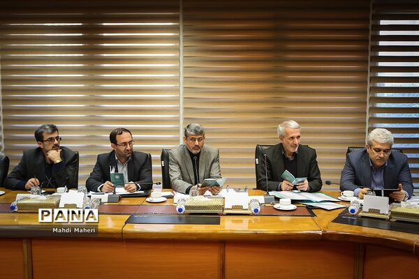 نشست وزیر آموزش و پرورش با هیات امنای مرکز استعدادهای درخشان و دانش پژوهان جوان