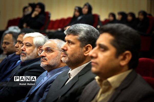 نشست صمیمی وزیرآموزش و پرورش با کارکنان معاونت برنامه ریزی و توسعه منابع آموزش و پروش