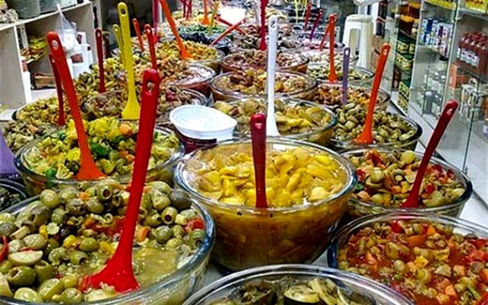 معدوم سازی بیش از ۲۰ تُن ترشی در  زرقان