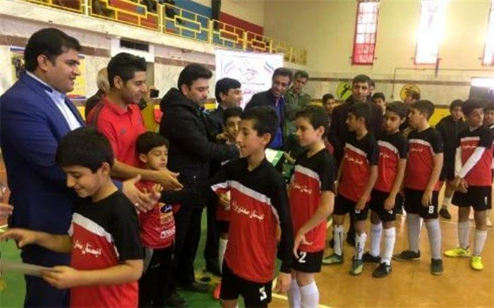 دبستان سعدی قهرمان مسابقات فوتسال مدارس ابتدایی شهرستان شد