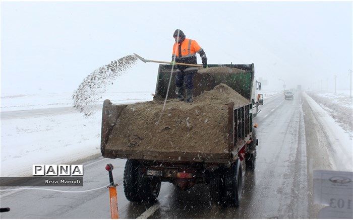کندی تردد در پی لغزندگی جاده‌های مهاباد