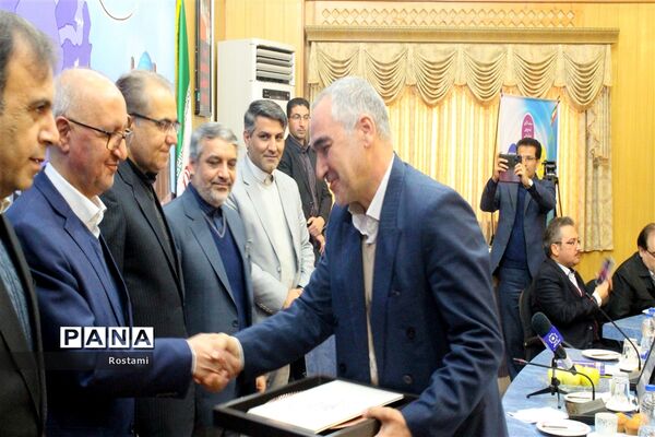 مراسم تجلیل از شوراهای برتر آموزش و پرورش استان زنجان