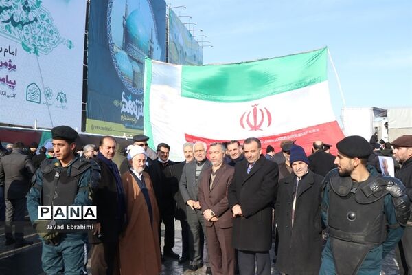 راهپیمایی مردم مشهد در حمایت از جبهه مقاومت و ابراز همدردی با بازماندگان شهدای سانحه هواپیمایی