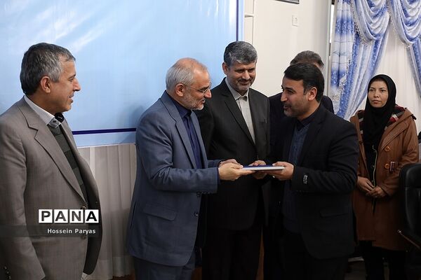 نشست صمیمی وزیر آموزش و پرورش با نمایندگان اولیای دانش‌آموزان کشور