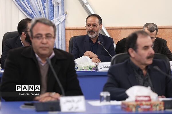 نشست صمیمی وزیر آموزش و پرورش با نمایندگان اولیای دانش‌آموزان کشور