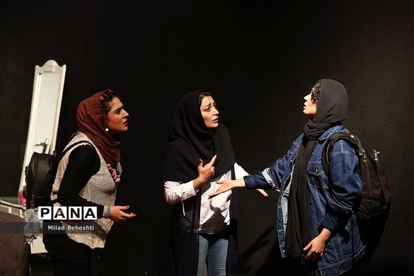 اجرای نمایش «۳/۱۴» در تماشاخانه هامون