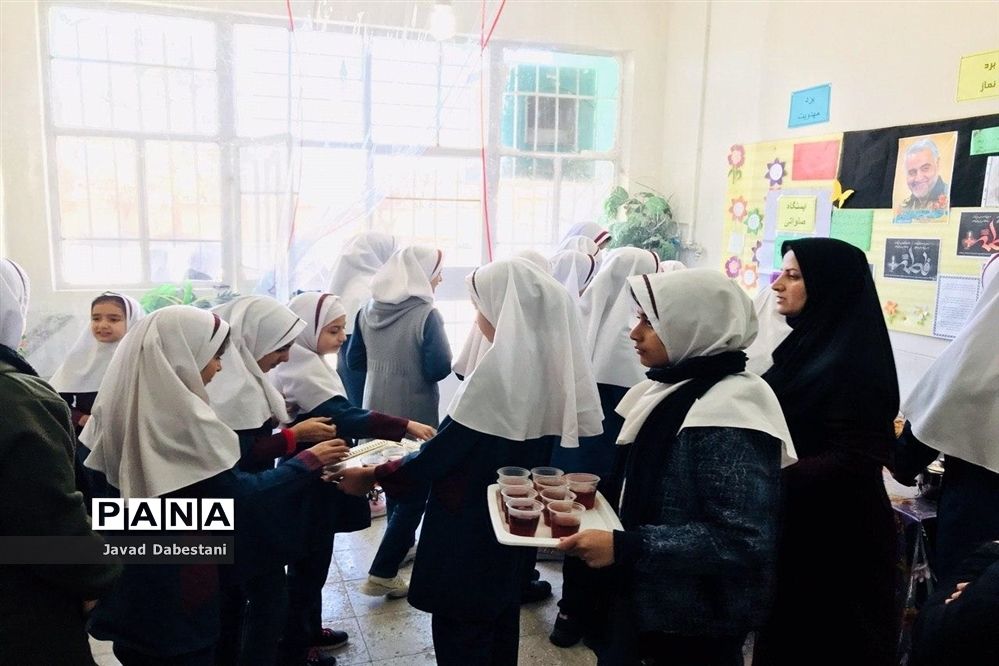 ایستگاه صلواتی دانش آموزان دبستان زکیه مروست بیاد سردار دلها