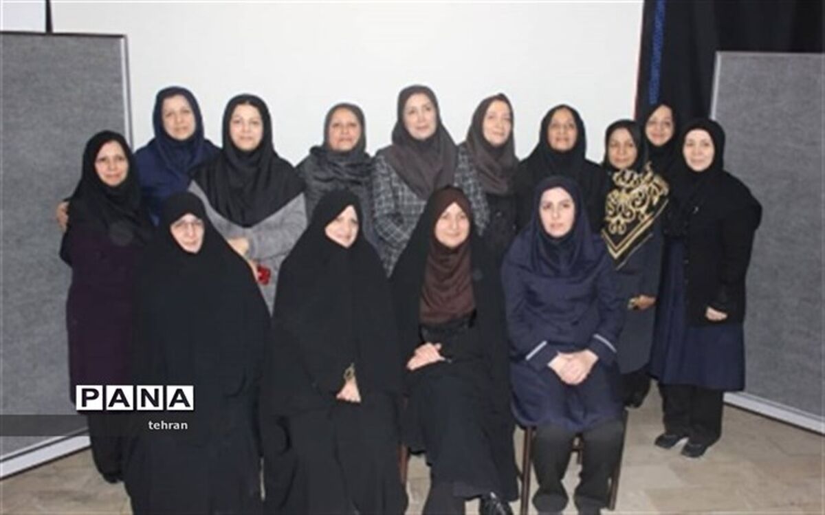 دواری: معلمان فقط آموزش نمی دهند و دایما در حال تربیت دانش آموز اند