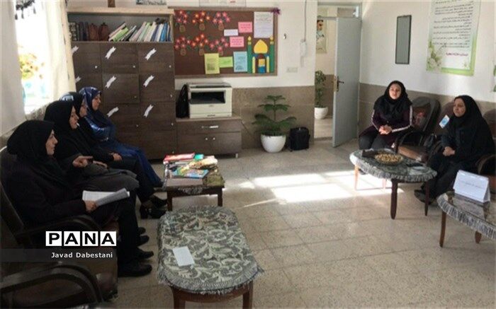 نشست درس پژوهی  دردبستان زکیه مروست برگزار شد