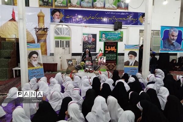 گرامیداشت یاد شهدا توسط دانش آموزان مدارس شاهد ابرکوه