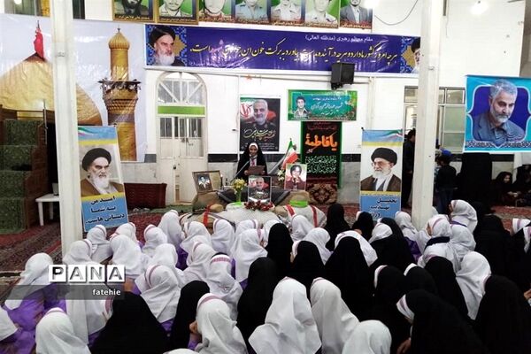 گرامیداشت یاد شهدا توسط دانش آموزان مدارس شاهد ابرکوه