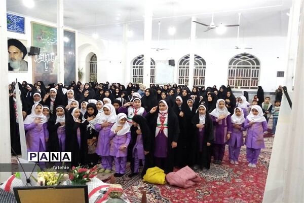 گرامیداشت یاد شهدا توسط دانش آموزان مدارس شاهد ابرکوه