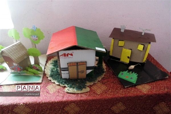 نمایشگاه دست‌ساز دانش‌آموزان شهید محمود زارع ابرکوه