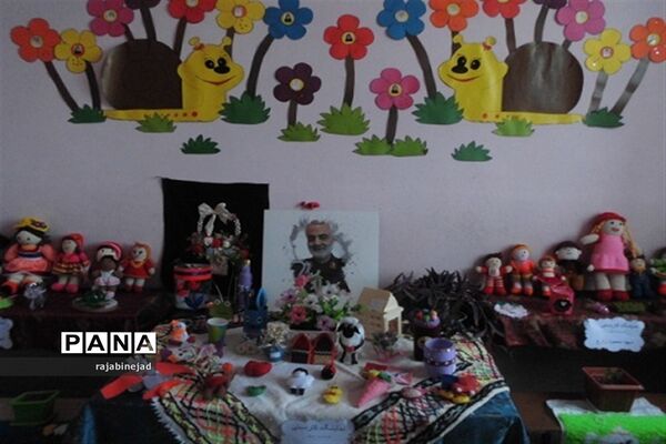 نمایشگاه دست‌ساز دانش‌آموزان شهید محمود زارع ابرکوه