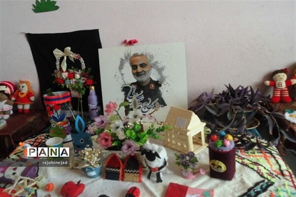 نمایشگاه دست‌ساز دانش‌آموزان شهید محمود زارع ابرکوه