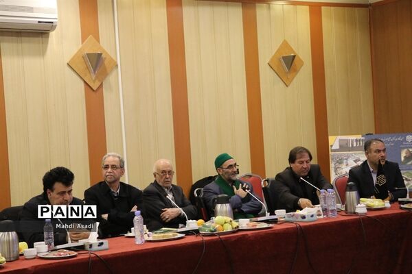 نشست مشترک وزیر آموزش و پرورش با جمعی از خیرین مدرسه ساز استان خراسان رضوی
