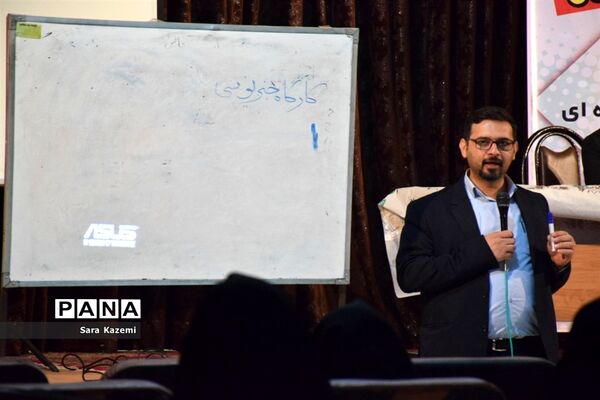 برگزاری کارگاه سواد رسانه، خبرنویسی و عکاسی خبری در آبادان