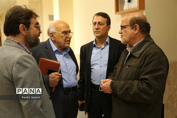 بازدید معاونت دانشگاه علوم پزشکی تهران  و نماینده وزرات بهداشت از دانشگاه آزاد واحد شهرقدس