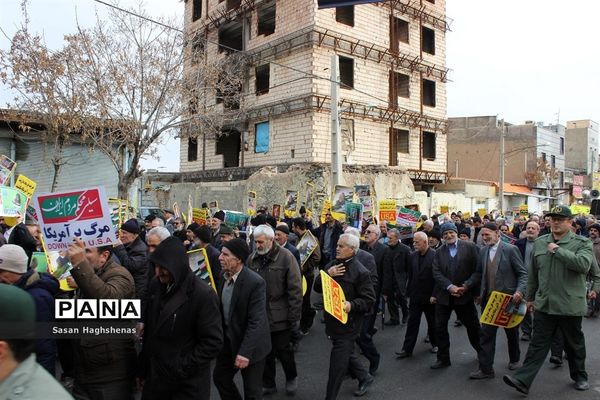 راهپیمایی مردم اسلامشهردرحمایت ازسپاه پاسداران و ادای احترام به جان باختگان سانحه هوایی