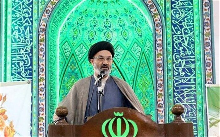 امام جمعه فیروزکوه: همه استقلال و آزادی کشوررا به برکت خون شهدا به دست آوردیم