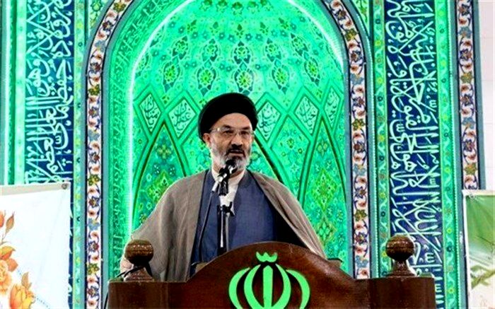 امام جمعه فیروزکوه: همه استقلال و آزادی کشوررا به برکت خون شهدا به دست آوردیم