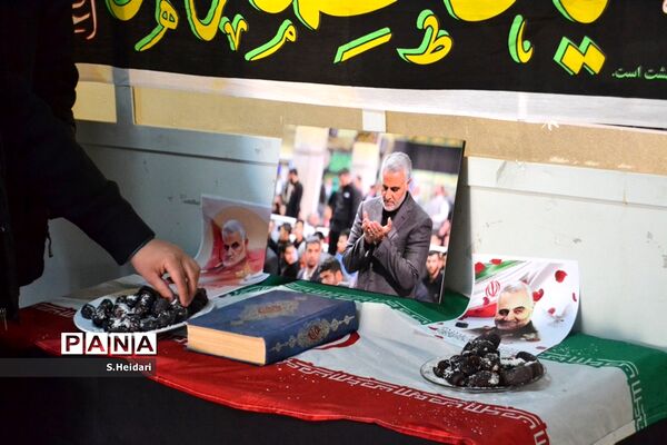 مراسم بزرگداشت سپهبد حاج قاسم سلیمانی و همرزمان شهیدش در دبیرستان پسرانه دوره دوم مومنین