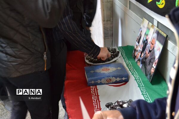 مراسم بزرگداشت سپهبد حاج قاسم سلیمانی و همرزمان شهیدش در دبیرستان پسرانه دوره دوم مومنین